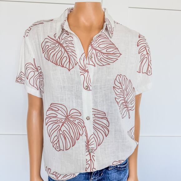 NWT-Miami of Francesca’s, Gena Palm Print Button Down Top, Women’s Size Medium - Picture 1 of 10